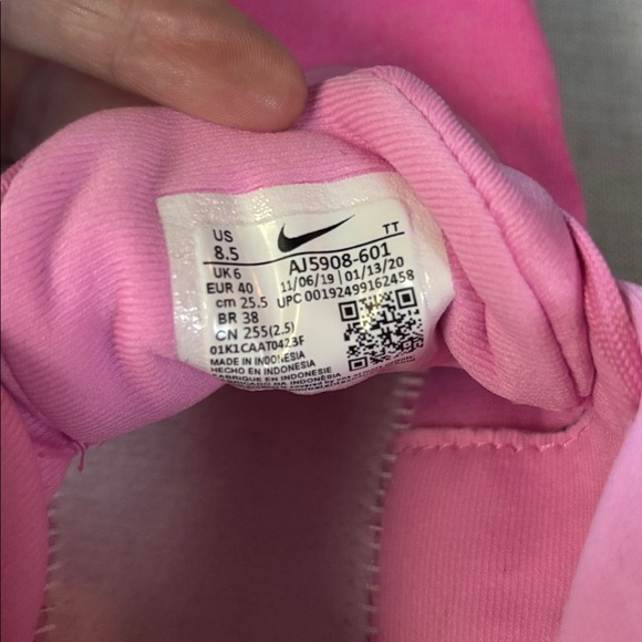 Nike Women's Bright Pink Athletic Shoes - Picture 4 of 6